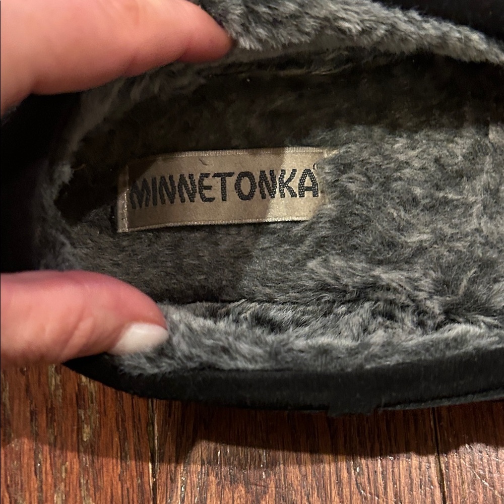 Minnetonka Women's Classic Black Moccasins - Picture 3 of 10